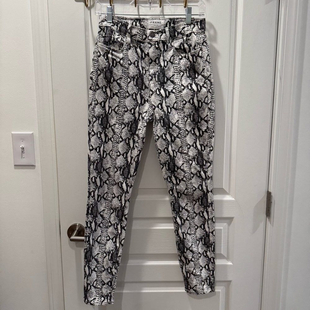 Frame Denim Women's Monochrome Snake Print Cropped Jeans